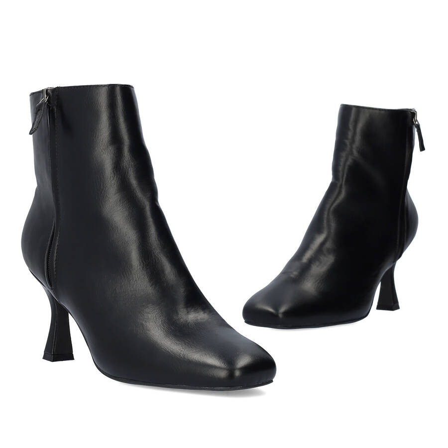 Mid-heel booties in black faux leather 