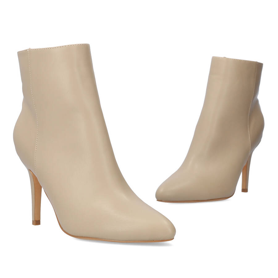 High-heeled booties in ivory faux leather 