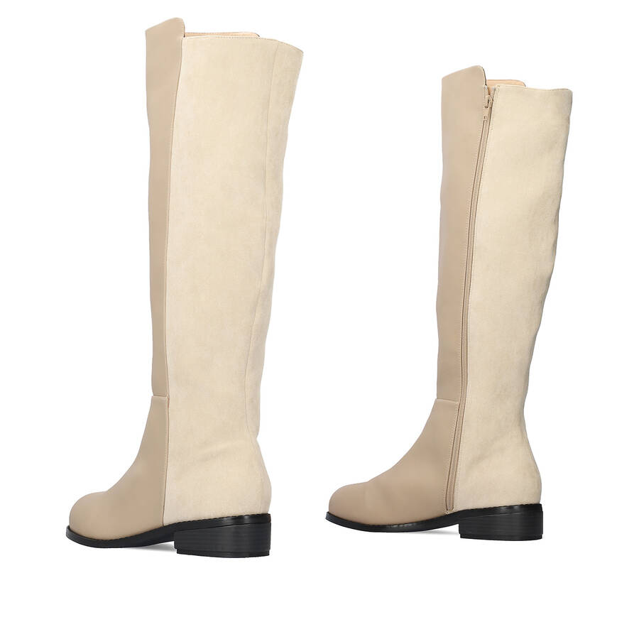 Flat knee-high boots combined in beige colour. 