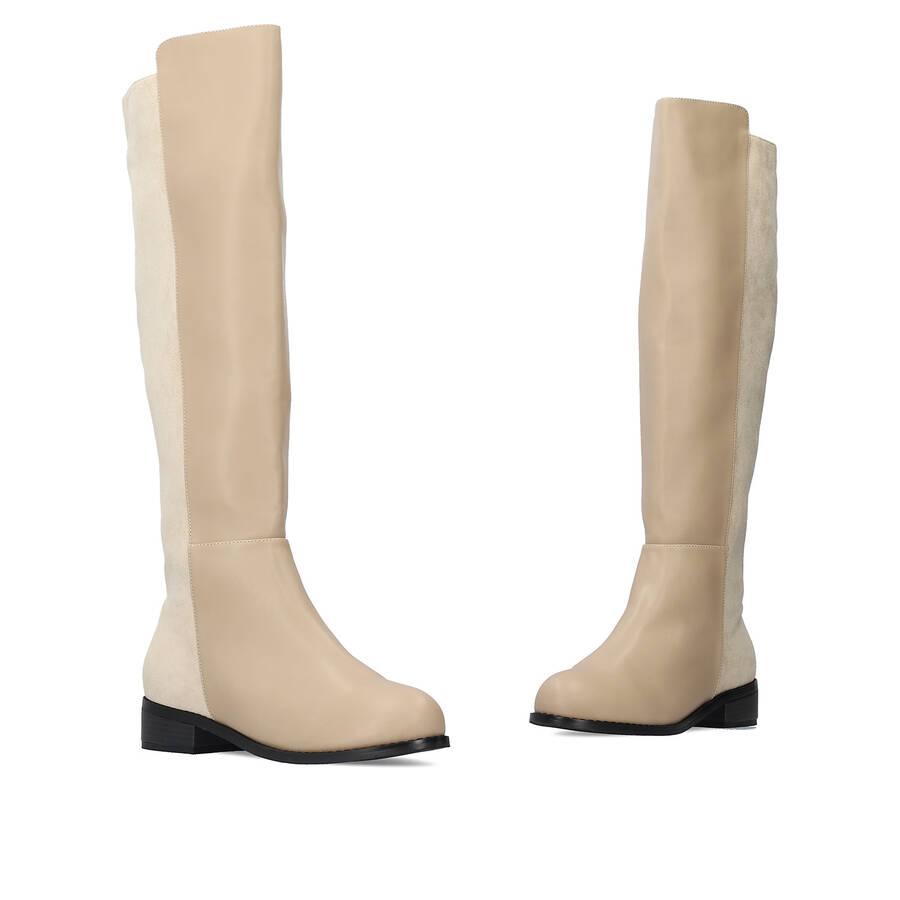 Flat knee-high boots combined in beige colour. 