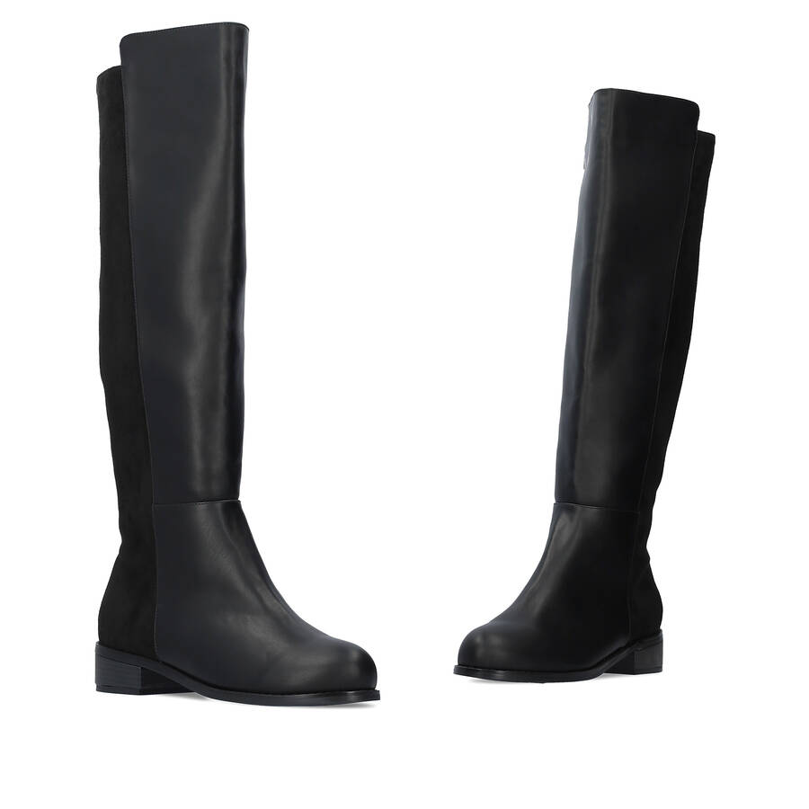 Flat knee-high boots combined in black colour. 