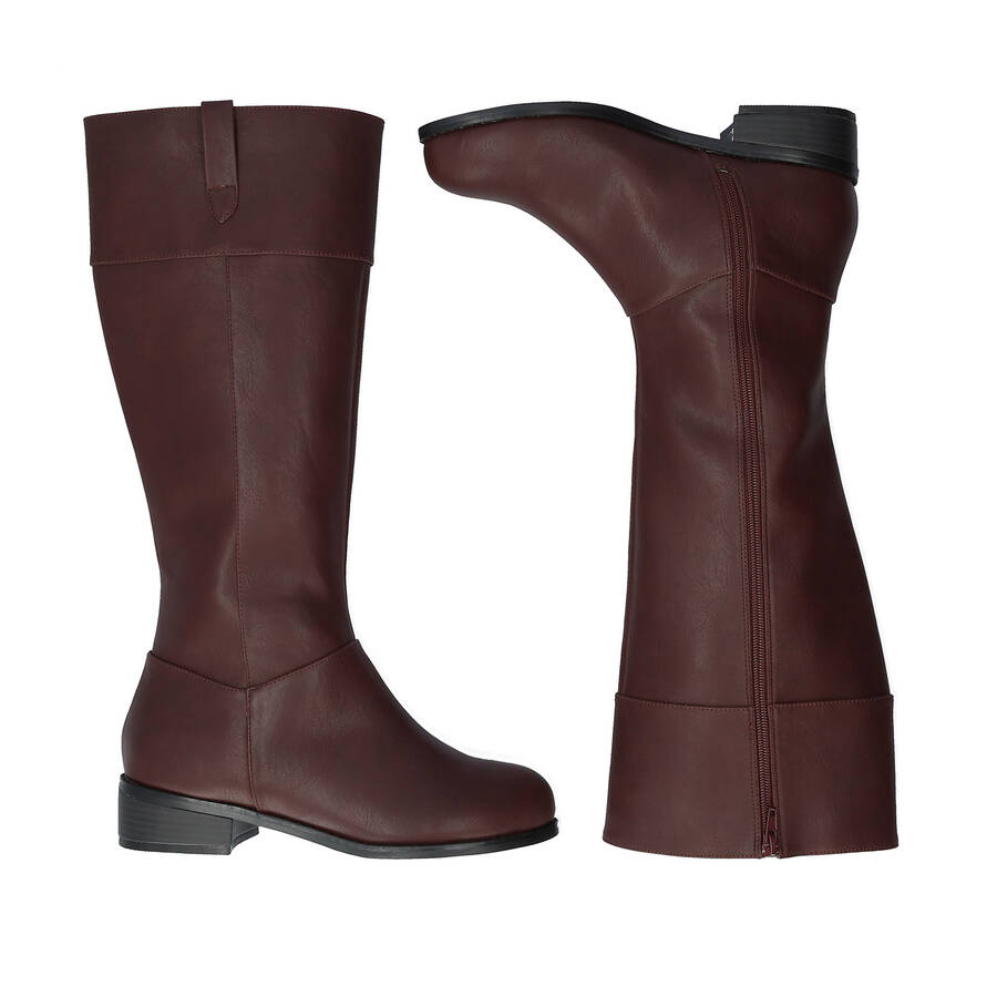 Flat high-calf boots in burgundy faux leather. 