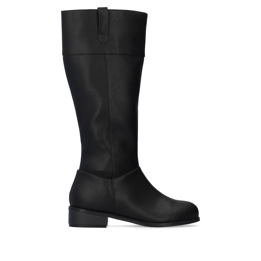 Flat high-calf boots in black faux leather. 