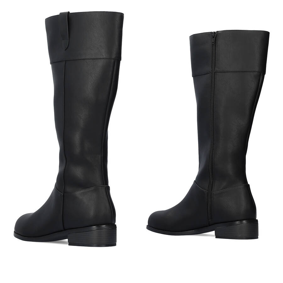 Flat high-calf boots in black faux leather. 