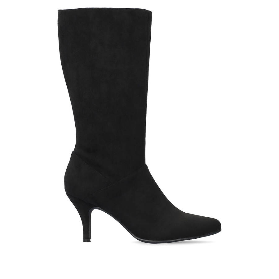 Heeled high boots in black faux suede. 