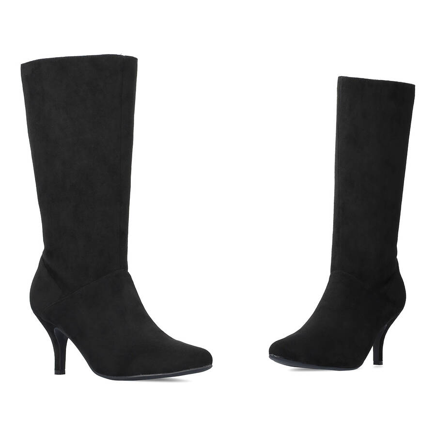 Heeled high boots in black faux suede. 