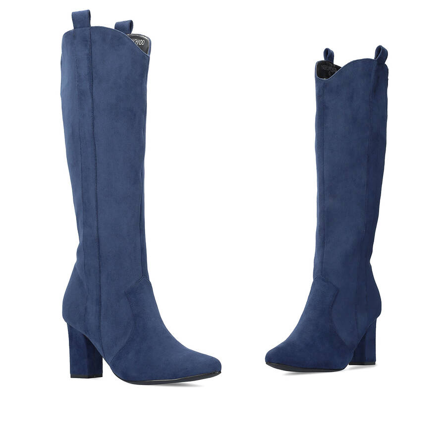 Heeled high boots in dark blue faux suede. 