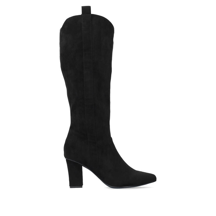 Heeled high boots in black faux suede. 