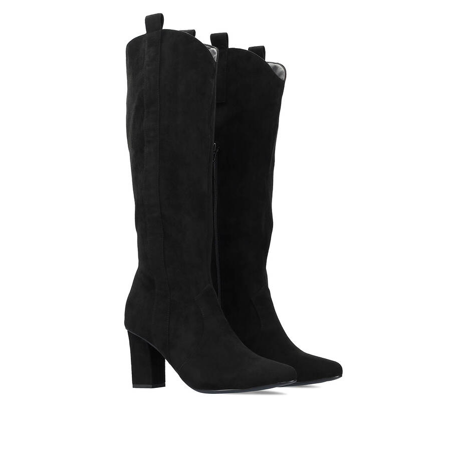 Heeled high boots in black faux suede. 