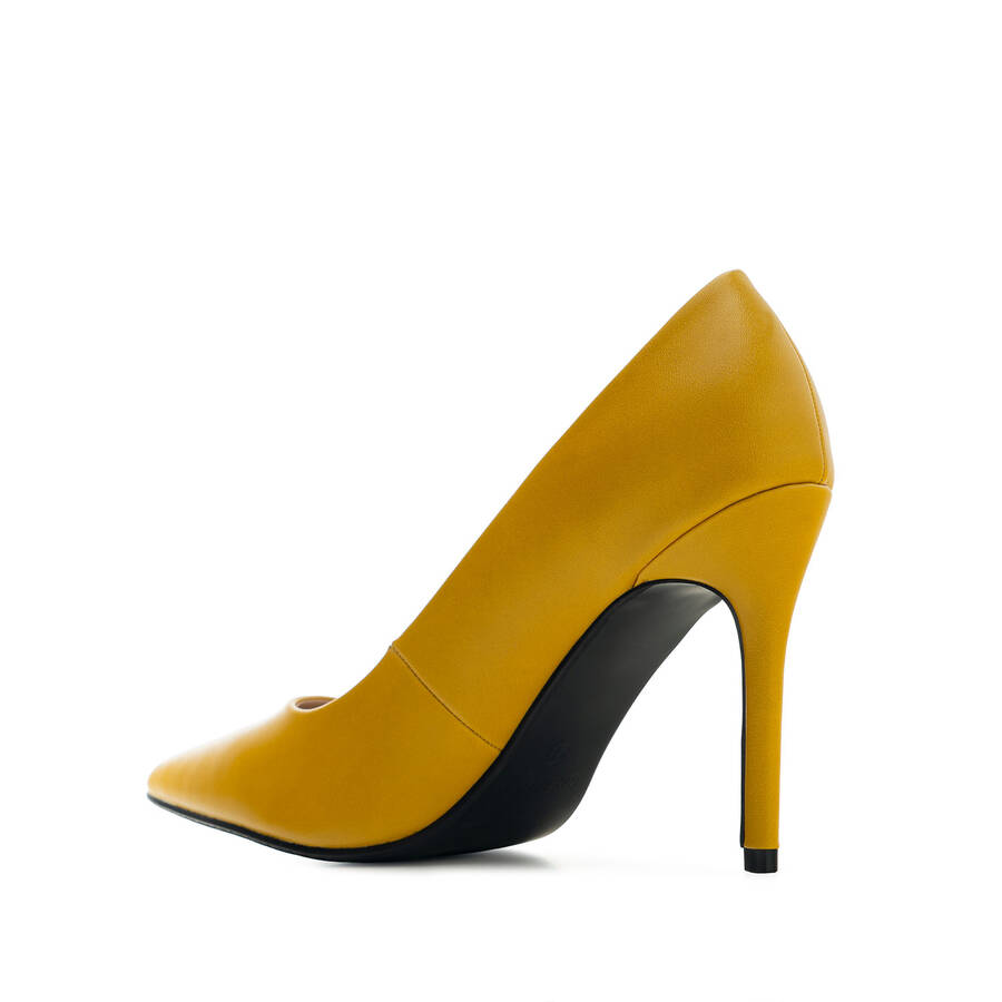 Stilettos in Mustard faux Leather 