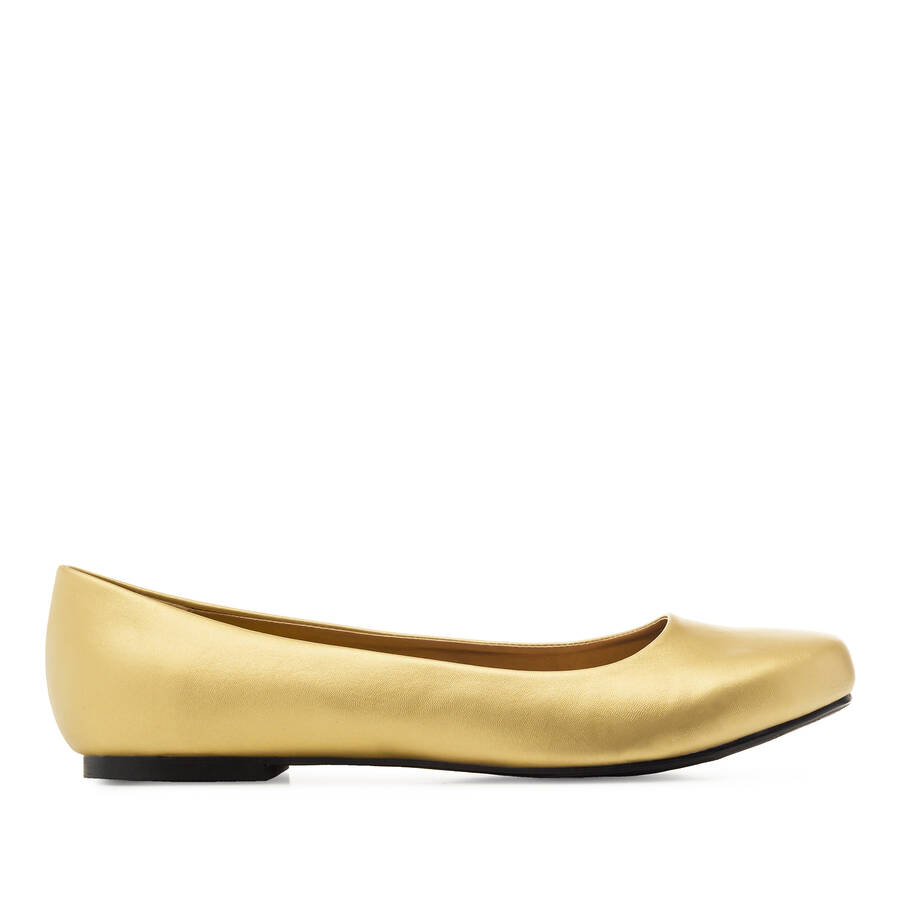 Elegante Ballerinas in goldfarbener Leder-Optik. 