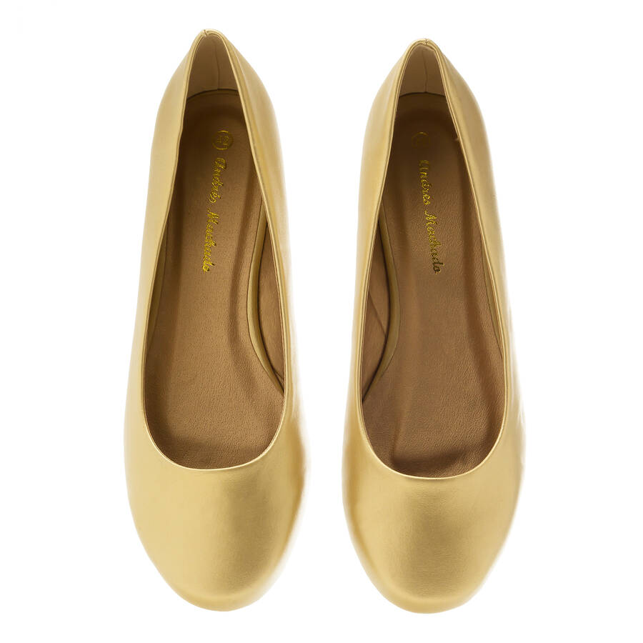 Elegante Ballerinas in goldfarbener Leder-Optik. 