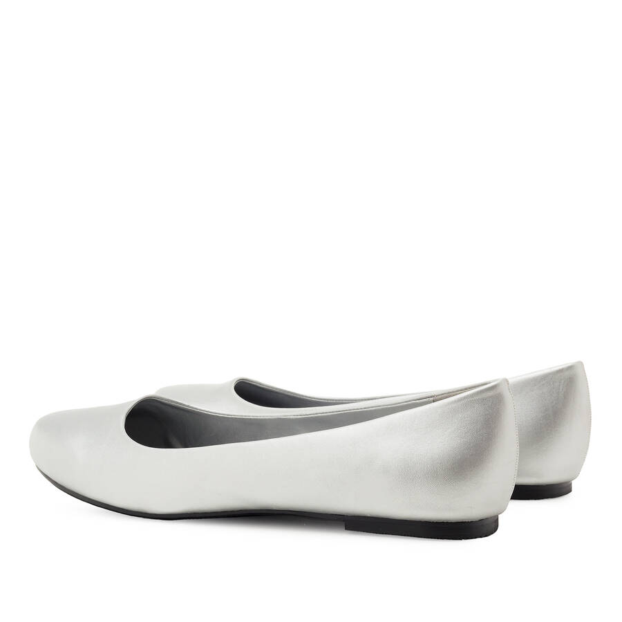 Grandes ballerines aspect Cuir Souple en Argent. 