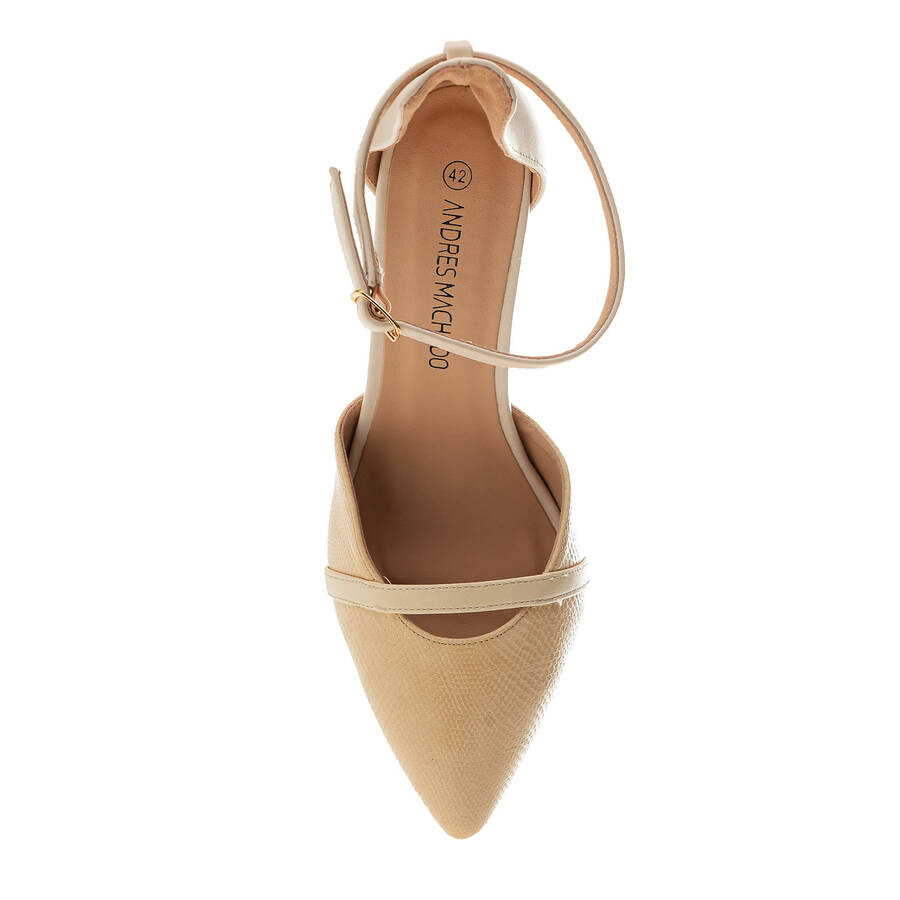 Zapato tacón grabado crema 