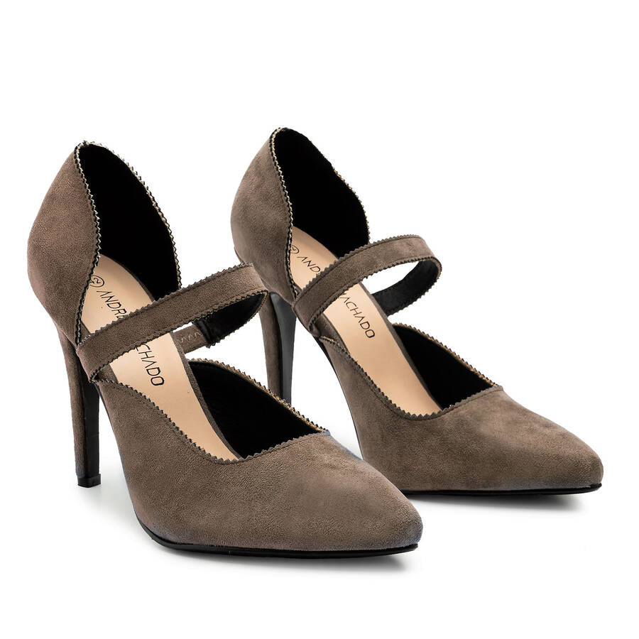 D'Orsay Pumps aus braunem Velourlederimitat 