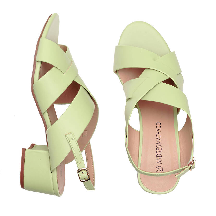 Sandalia en soft menta. 