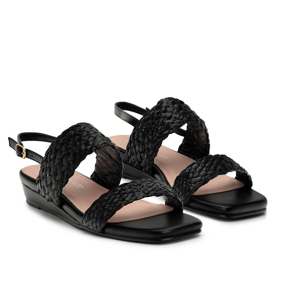 Sandalen aus schwarzem Lederimitat 