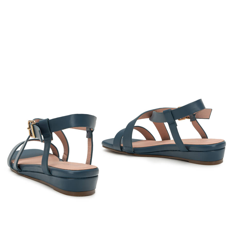 Sandalen aus blauem Lederimitat 