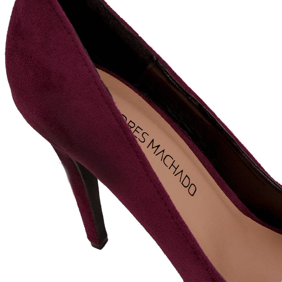 Heeled shoes in bordeaux faux suede 