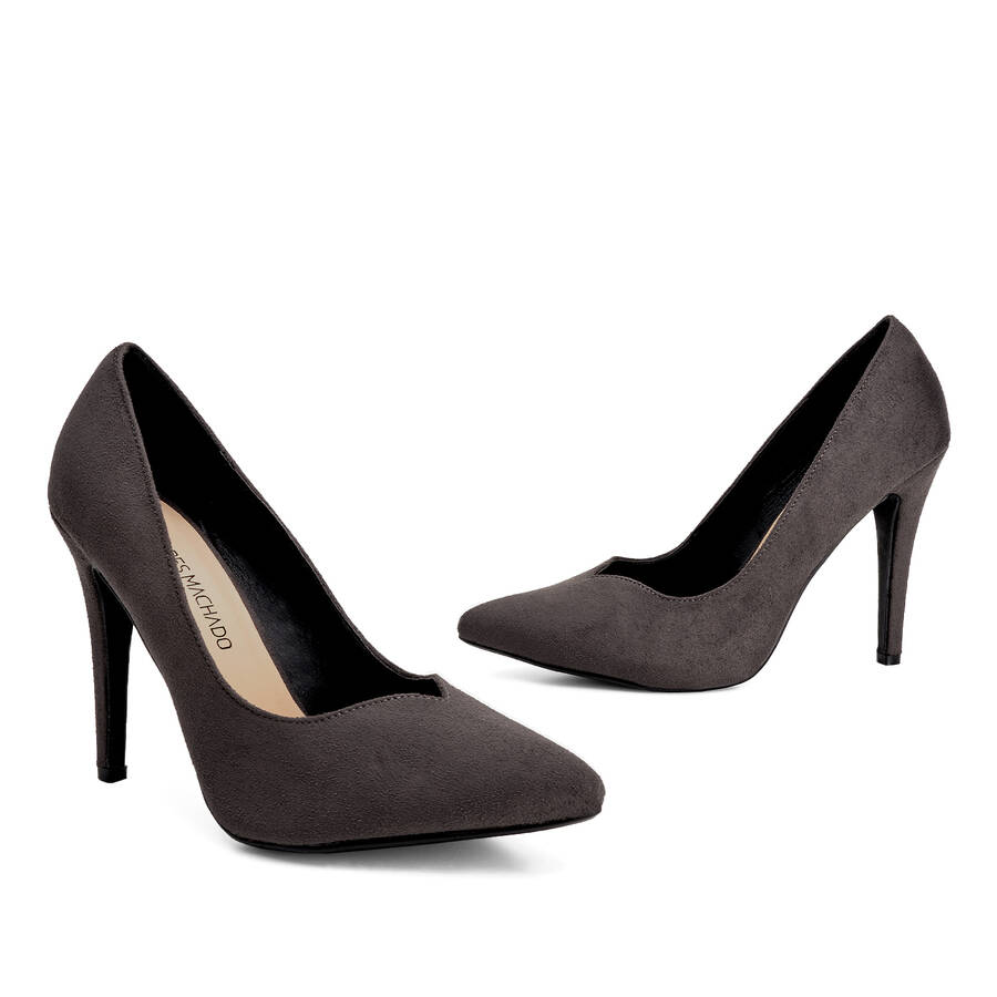 Heeled shoes in grey faux suede 