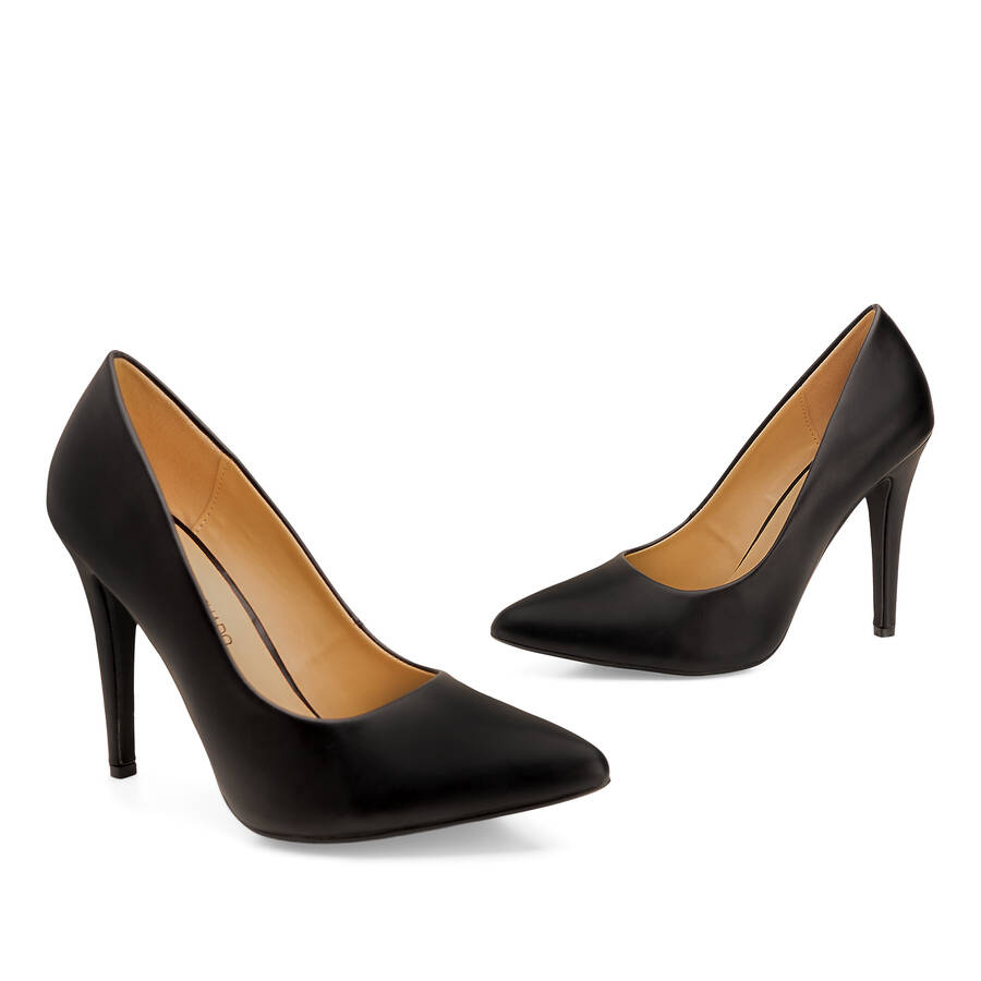 Heeled shoes in black faux leather 