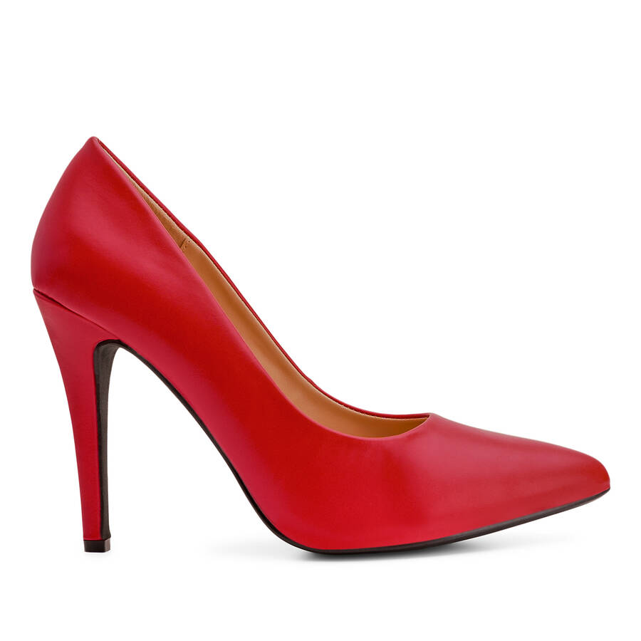 Heeled shoes in red faux leather 