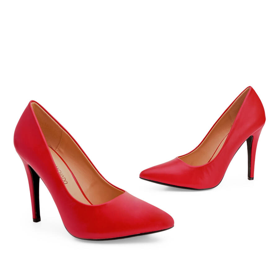 Heeled shoes in red faux leather 