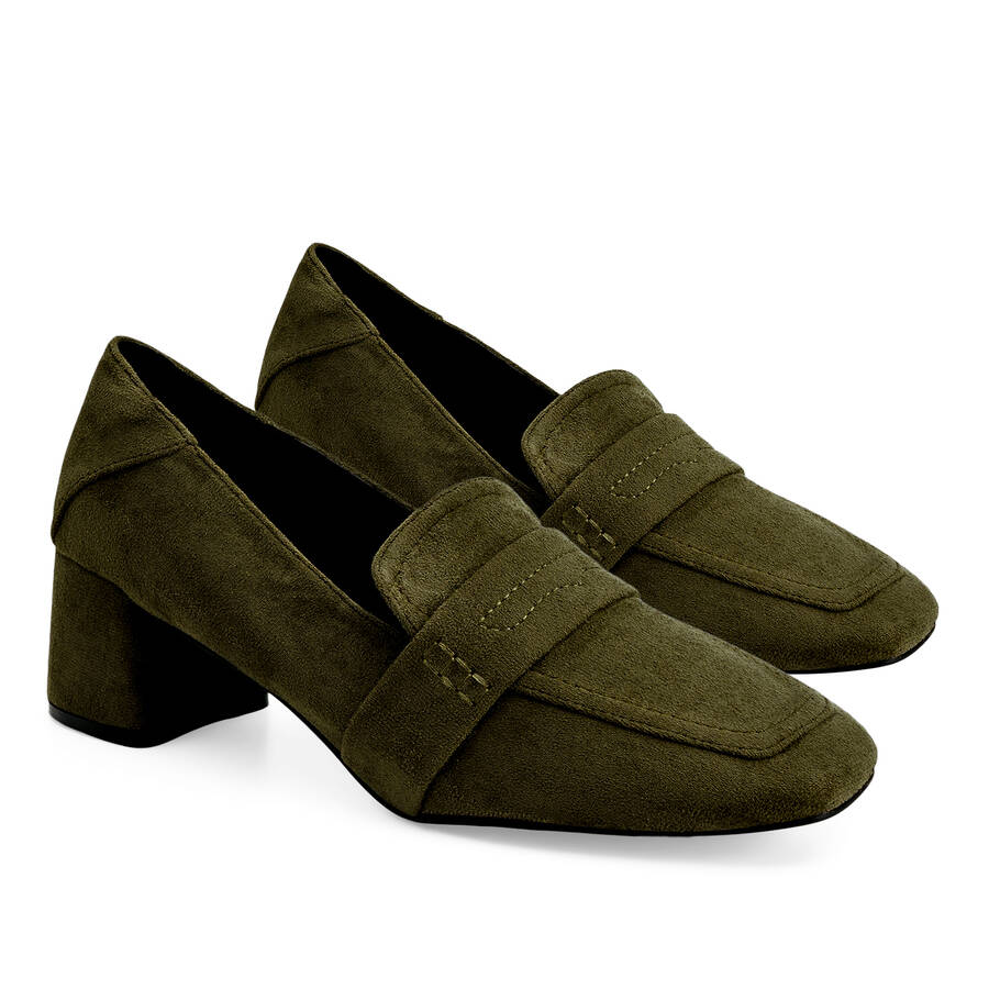 Heeled moccasin in kiwi faux suede 