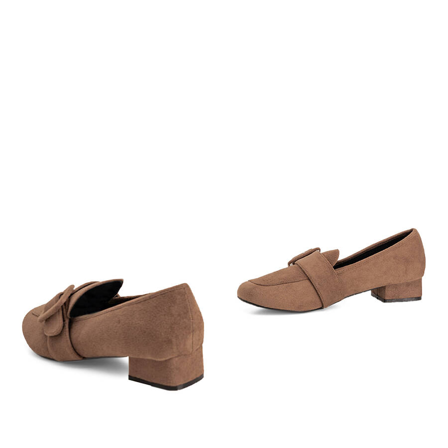 Moccasins in light brown faux suede and buckle detail 