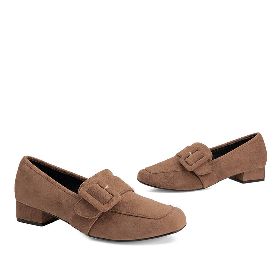 Moccasins in light brown faux suede and buckle detail 