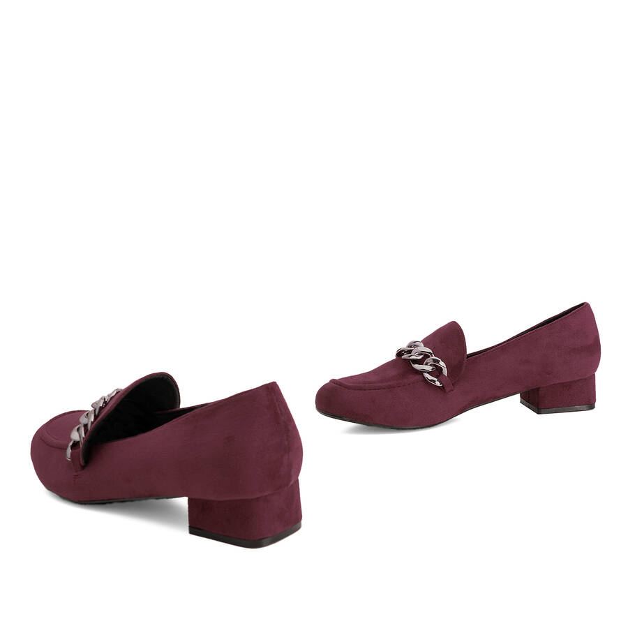 Moccasins in bordeaux faux suede with chain link detail 