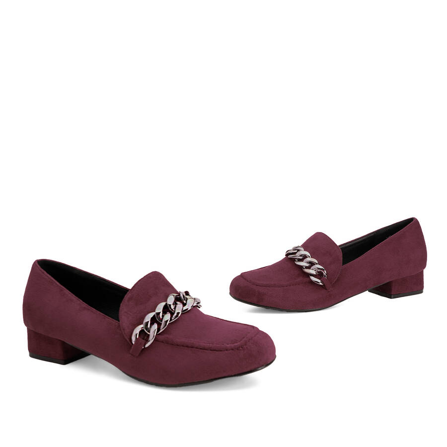 Moccasins in bordeaux faux suede with chain link detail 