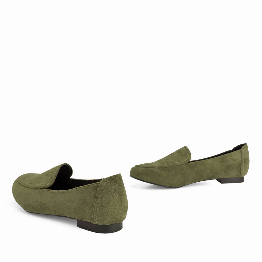 Moccasins in kaki faux suede 