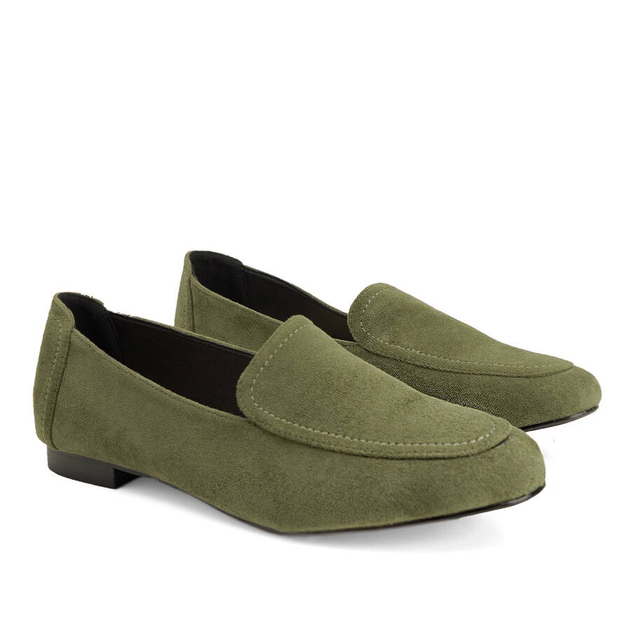 Moccasins in kaki faux suede 