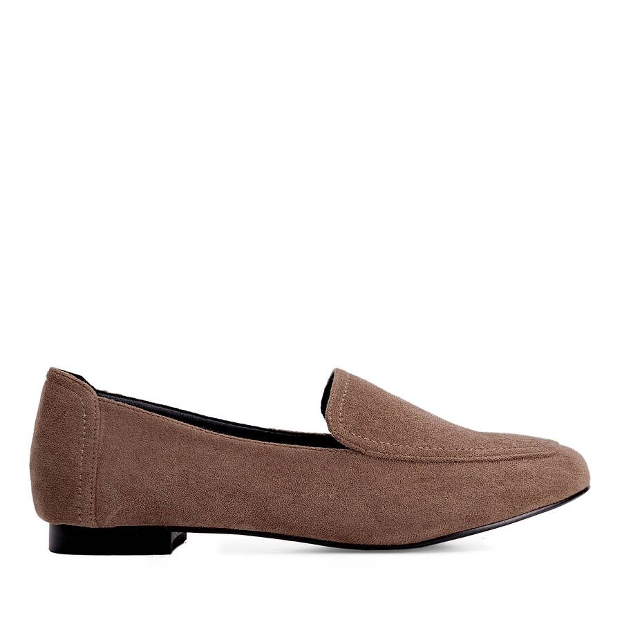 Moccasins in light brown faux suede 