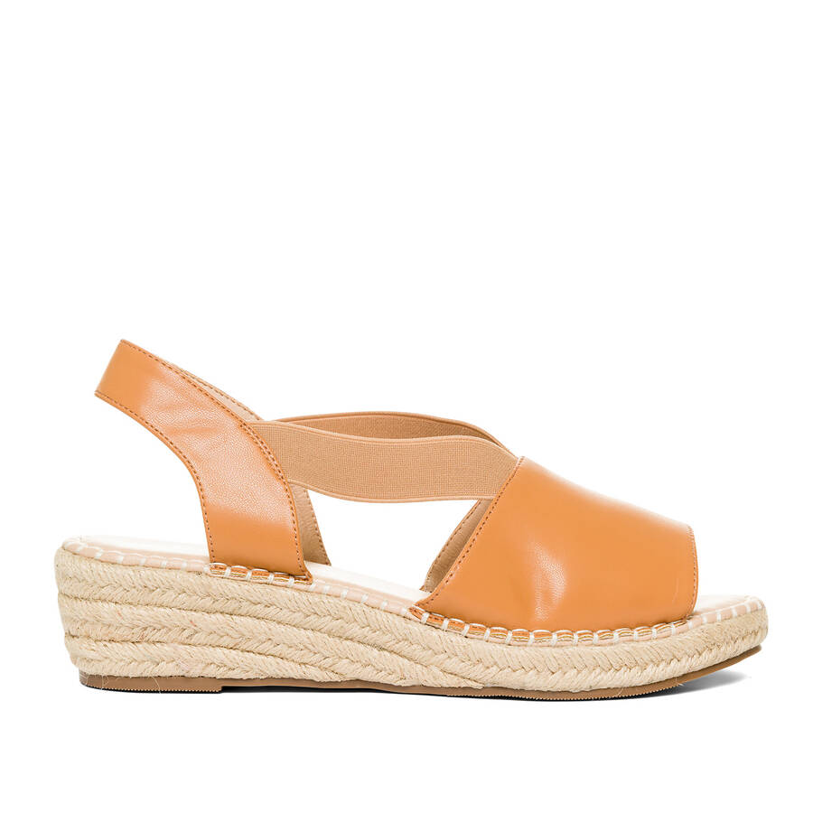 Camel faux leather sandals with jute wedge 