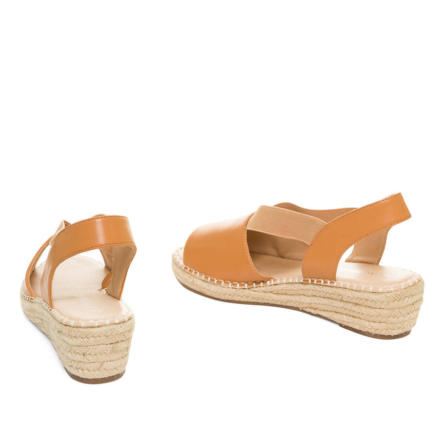 Camel faux leather sandals with jute wedge 