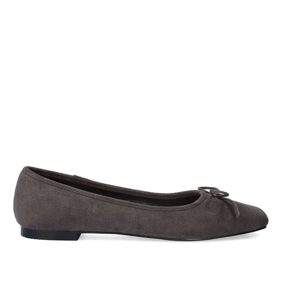 Flat ballerinas in grey faux suede 