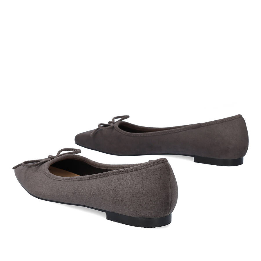 Flat ballerinas in grey faux suede 