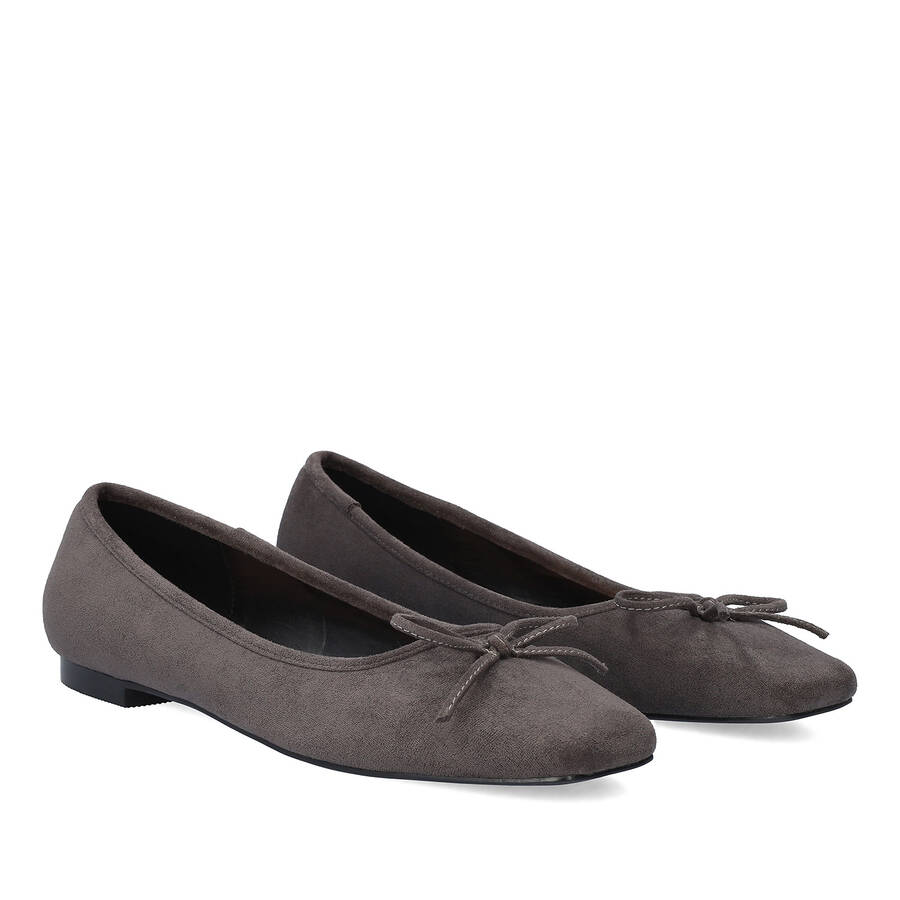 Flat ballerinas in grey faux suede 