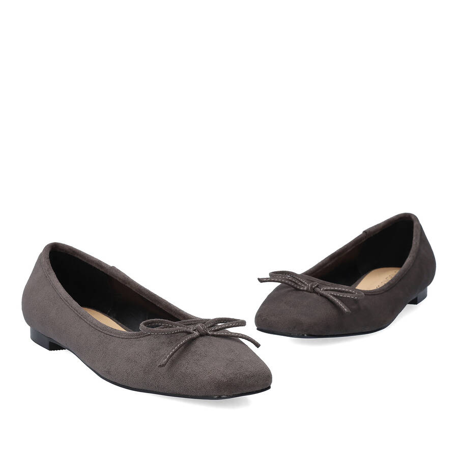 Flat ballerinas in grey faux suede 