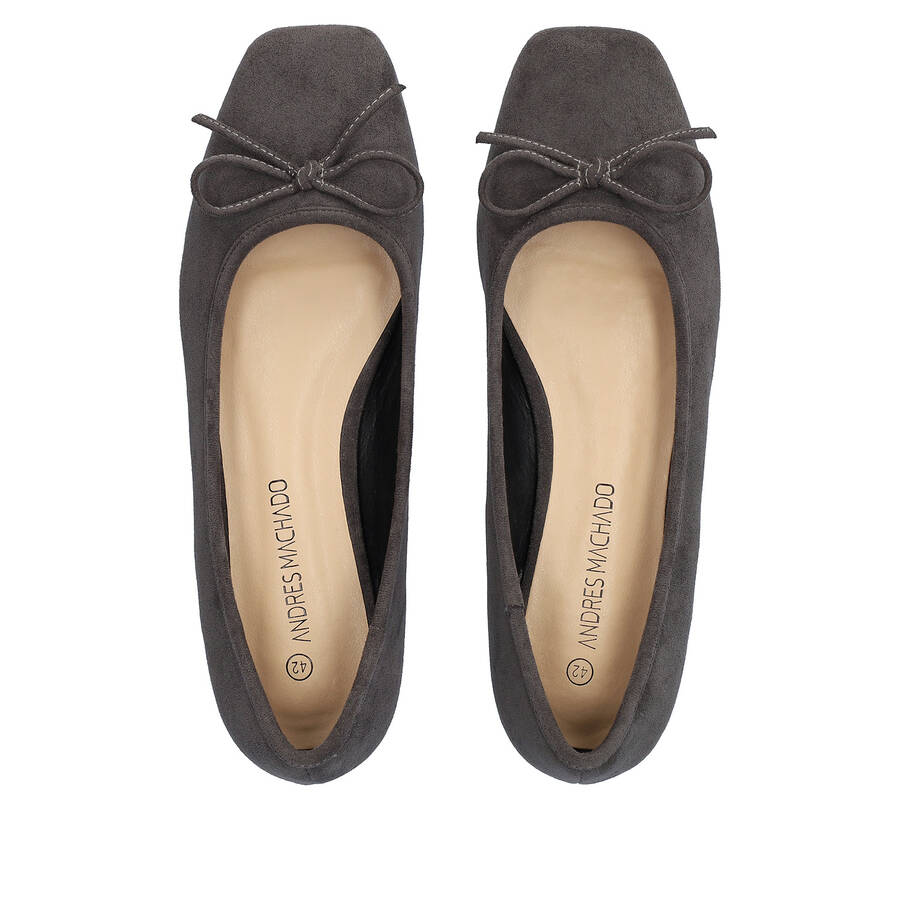 Flat ballerinas in grey faux suede 