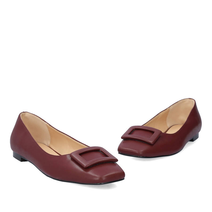 Flat ballerinas in burgundy faux leather 