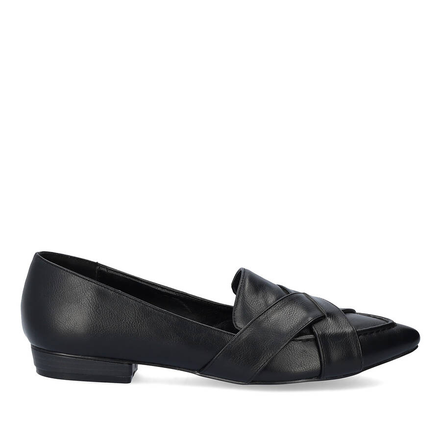 Pointed toe loafers in black faux leather 