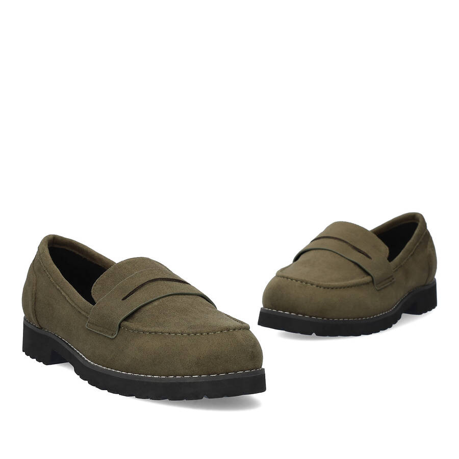 Moccasins in green faux suede and track sole 