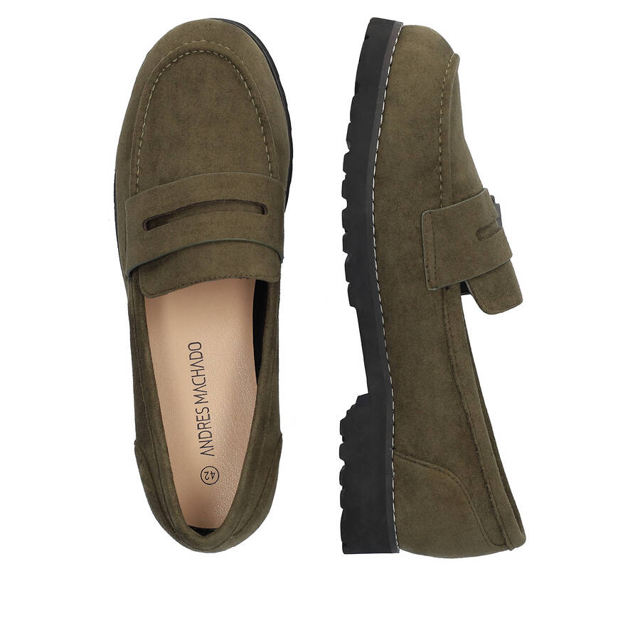 Moccasins in green faux suede and track sole 