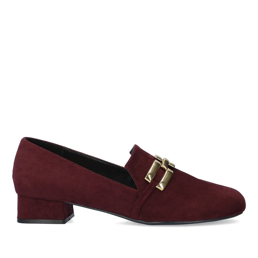 Moccasins in burgundy faux suede with chain detail 