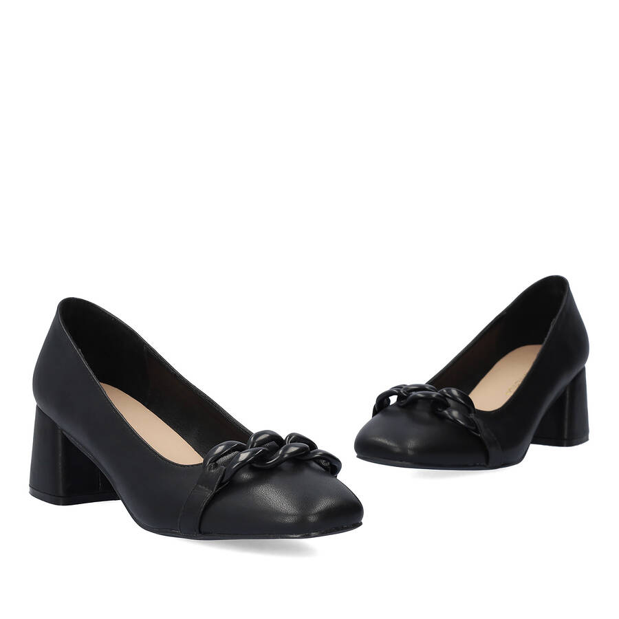 Heeled shoes in black faux leather 