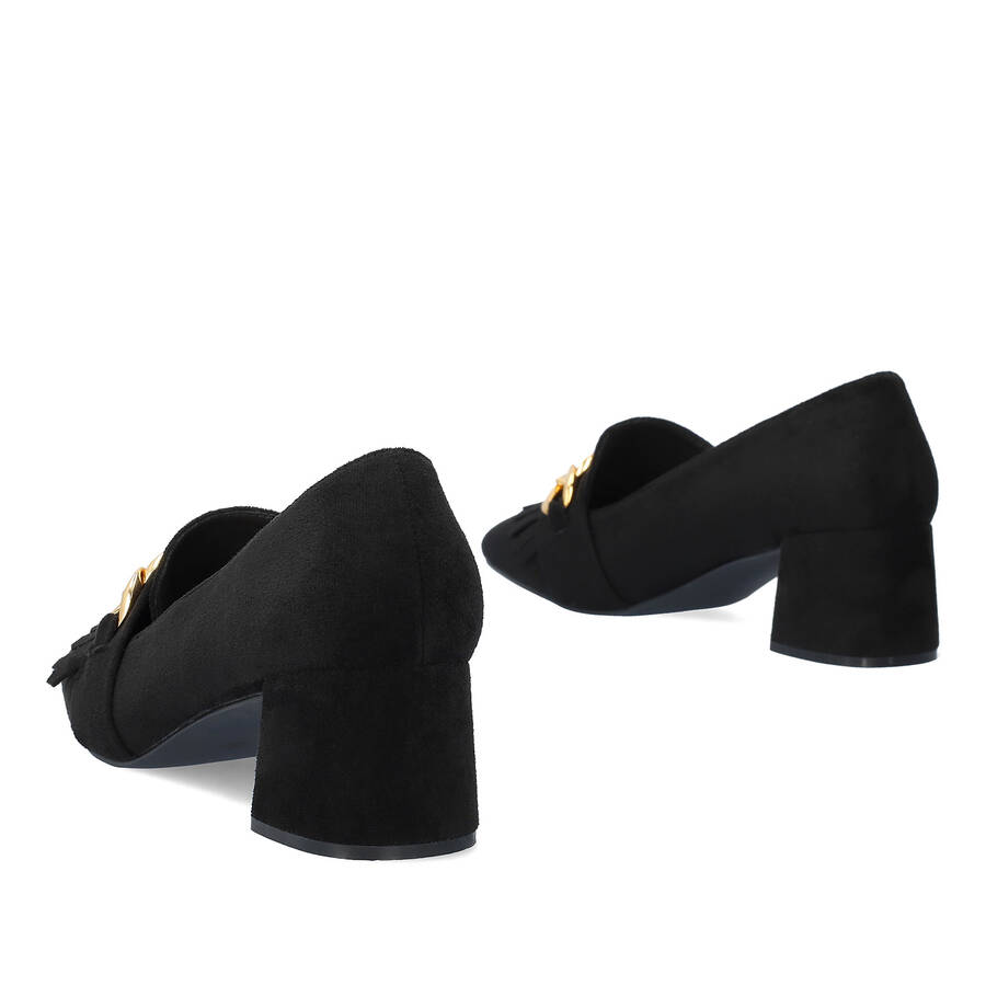 Heeled moccasin in black coloured faux suede 