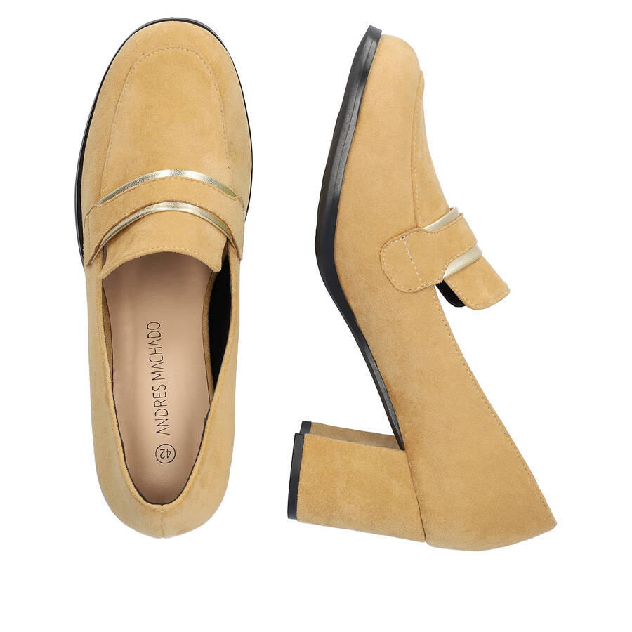 Heeled moccasins in beige-colored faux suede 